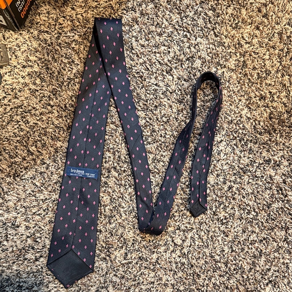 Leishman Men's Black Silk Tie with Pink Diamond Pattern